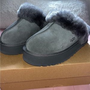 NWT UGG GREY DISQUETTE SLIPPERS